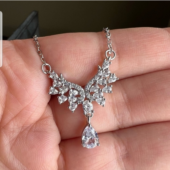 Swarovski Elements 925 Sterling Silver Teardrop Necklace NEW - Picture 3 of 3